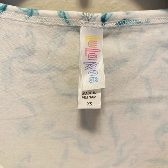 LuLaRoe Classic T - Small  NWT peacock print - Picture 3 of 4